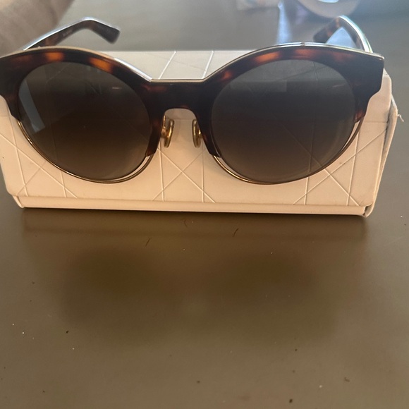 Dior Tortoise Shell Sunglasses with White Case - Picture 1 of 9